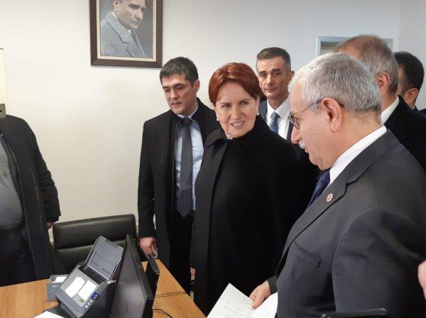 Meral Akşener, Kanal İstanbul'a hayır dilekçesi verdi