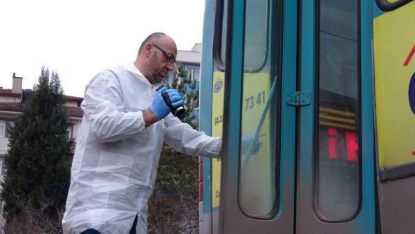 Otobüsten düşen 3 çocuk annesi kadın öldü