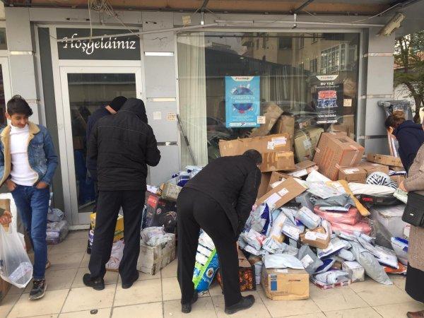 Mağdur vatandaşlar kargo yığınları arasında kaldı