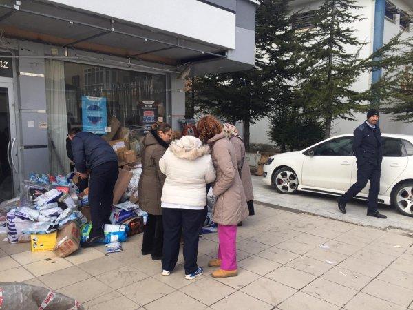 Mağdur vatandaşlar kargo yığınları arasında kaldı
