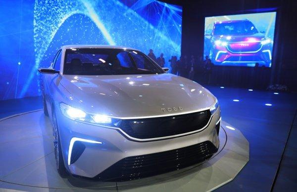 Cumhurbaşkanı eserleriyle poz verdi