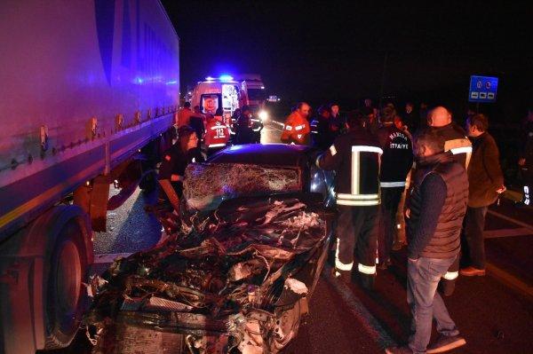 İzmir'de otomobil ile tır çarpıştı: 1 ölü