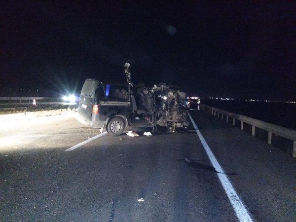 Bursa'da bir araç tıra arkadan çarptı: 2 ölü 1 yaralı