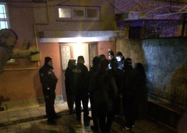 Elazığ'da alkollü şahıs babasını ve komşularını bıçakladı