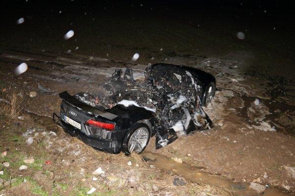 Kahramanmaraş'ta takla atarak yoldan çıkan araç alev aldı