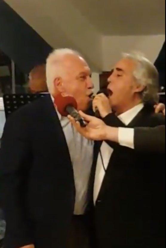 Doğu Perinçek şarkı söylemeye çalıştı