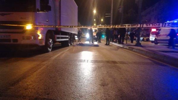 İzmir'de kamyon tekerlerine sıkışan genç öldü