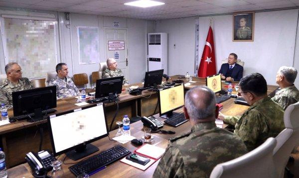 Hulusi Akar'dan sınırda mesaj: Buradan çıkmayacağız