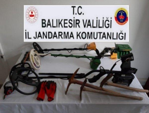 Balıkesir'de kaçak kazı yapan 4 kişi gözaltına alındı