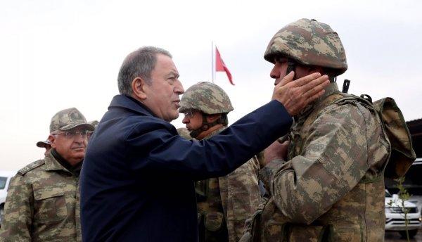 Hulusi Akar'dan sınırda mesaj: Buradan çıkmayacağız