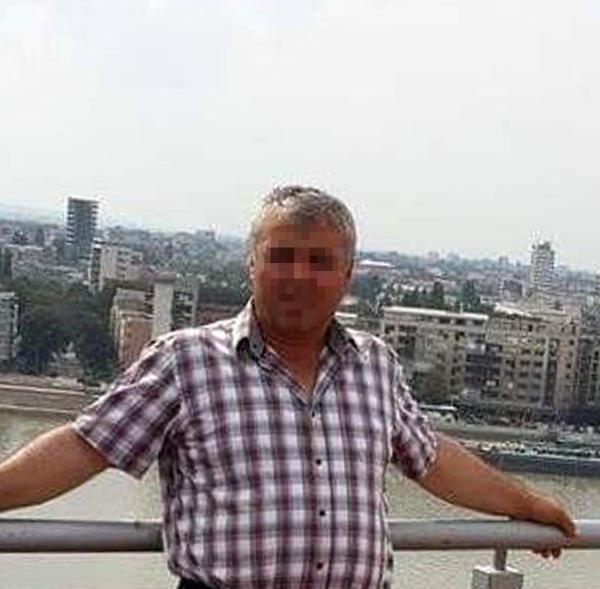 Kız çocuklarıyla şişe çevirmece oynarken taciz etti