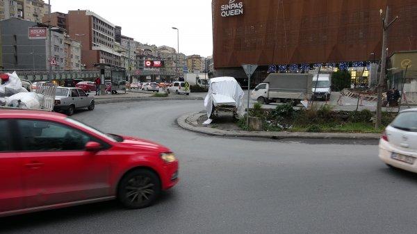 Otomobil kanala uçtu, vatandaş son anda kurtuldu