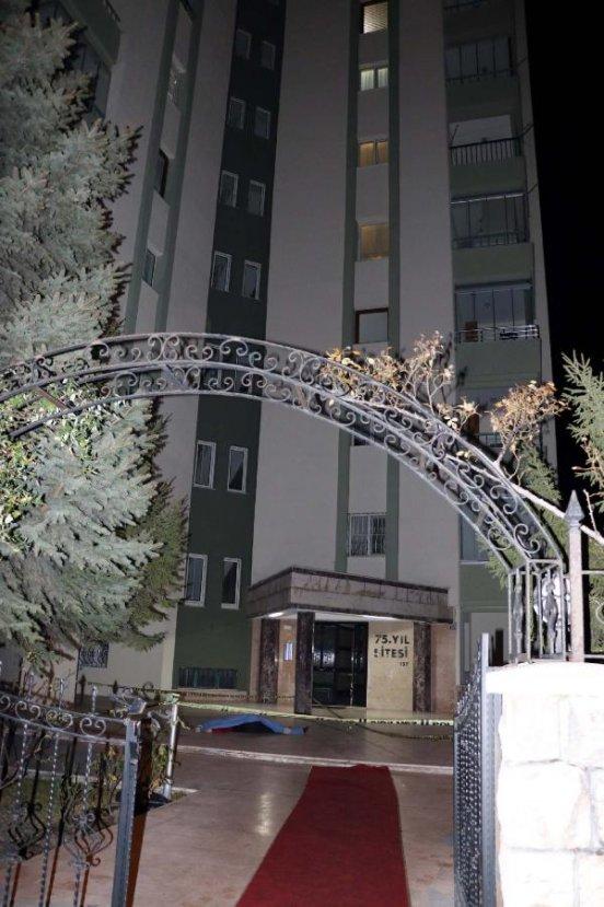 Kayseri'de bir kadın 11'inci kattan atladı