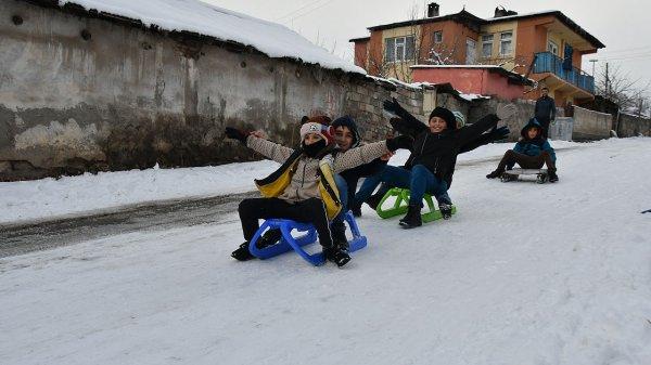 Cıbıltepeli çocukların kar eğlencesi