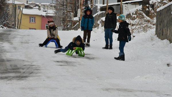 Cıbıltepeli çocukların kar eğlencesi