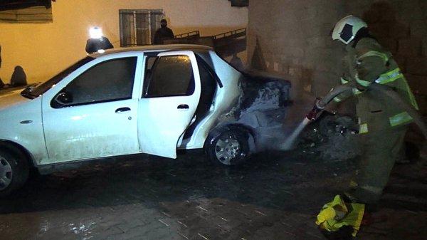 Balıkesir'de sokağa dökülen küller aracı yaktı