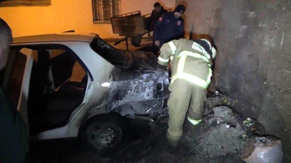 Balıkesir'de sokağa dökülen küller aracı yaktı