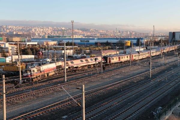 Ankara'da tren raydan çıktı