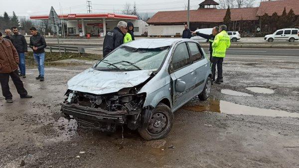 Düzce'de bir araç su kanalına uçtu: 1'i bebek 3 yaralı