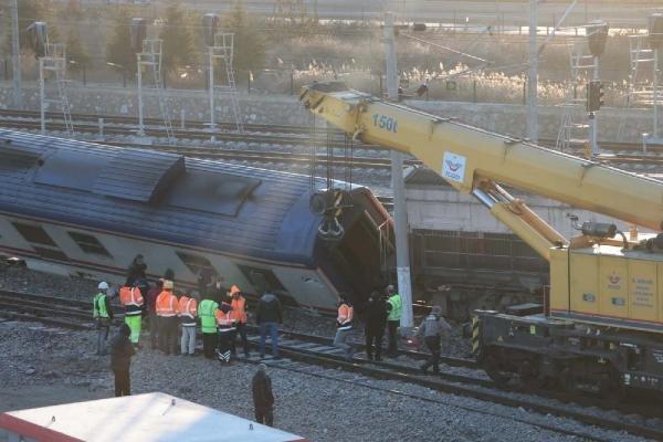 Ankara'da tren raydan çıktı