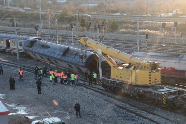 Ankara'da tren raydan çıktı