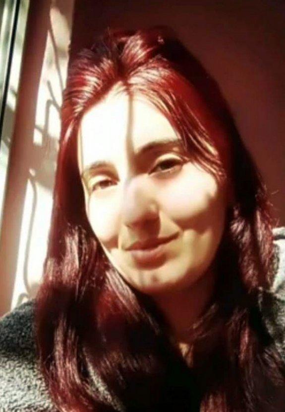 Bir kadın eski eşinin birlikte yaşadığı kadını öldürdü