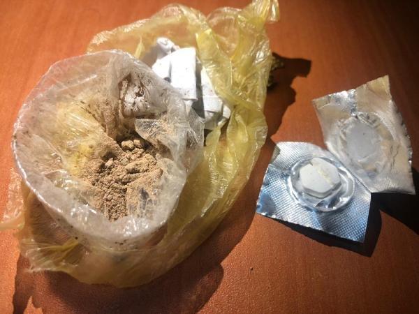 Narkotik köpeği tepki verdi yolcunun ağzından eroin çıktı