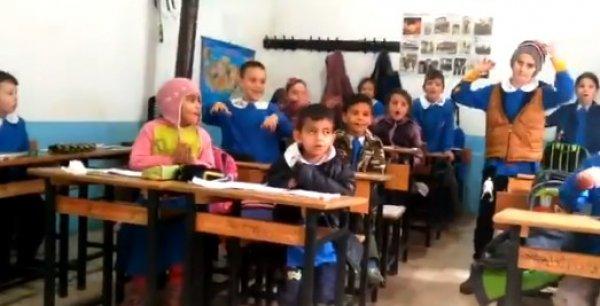 Öğretmenden öğrencileri mutlu eden oyun