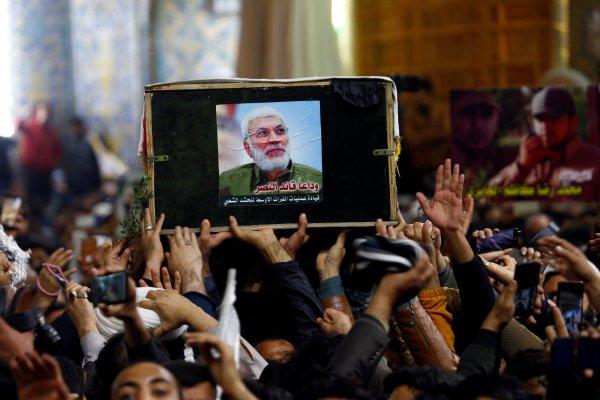 İranlı komutanın cenazesi ülkesine getirildi