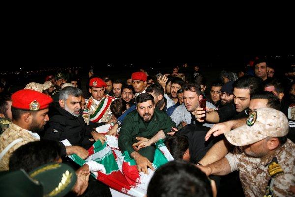 İranlı komutanın cenazesi ülkesine getirildi