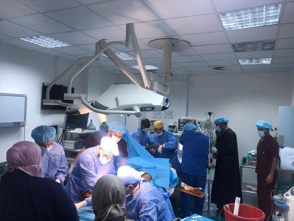 Hafter Libya'da askeri okulu vurdu