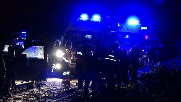 Zonguldak'ta otomobil 40 metreden uçtu:1 ölü 3 yaralı