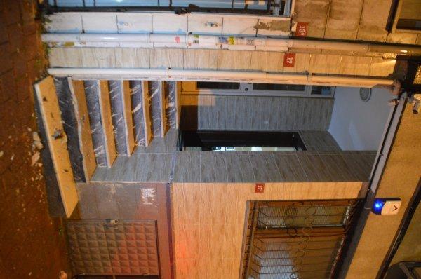 İstanbul'da 3 hırsız bir dükkandaki kasayı çaldı