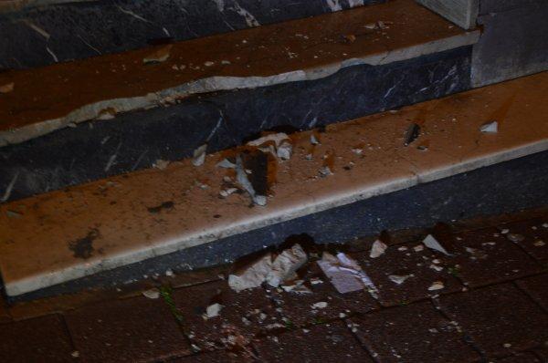 İstanbul'da 3 hırsız bir dükkandaki kasayı çaldı