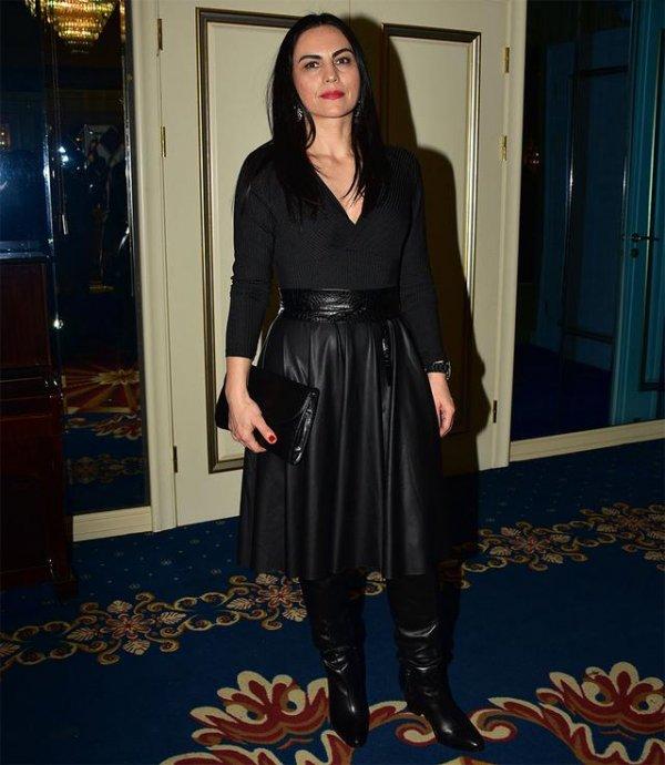 Kubat, sahnede aşka geldi