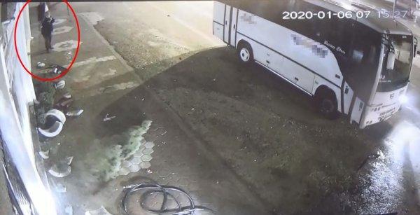 Kaldırımda servis bekleyen kadınlar ölümden döndü