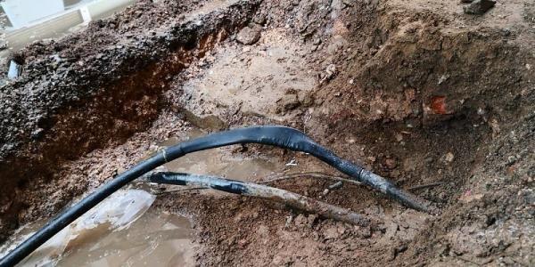 Cizre'de kaçak elektrik için yer altından hat çektiler