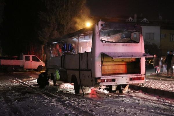 Denizli'de bir midibüs kundaklandı