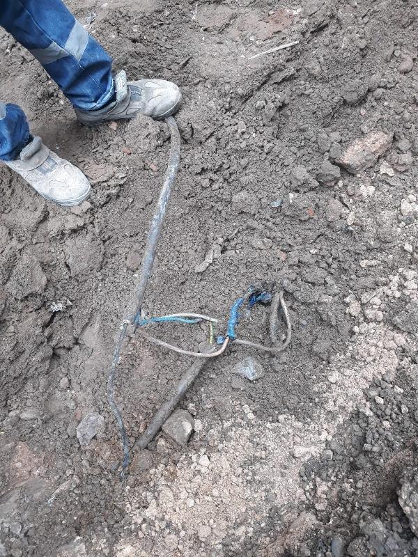 Cizre'de kaçak elektrik için yer altından hat çektiler