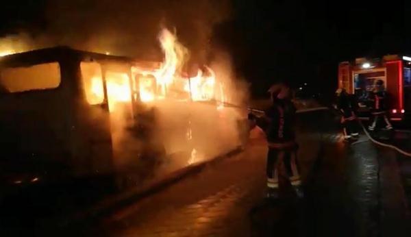 Denizli'de bir midibüs kundaklandı