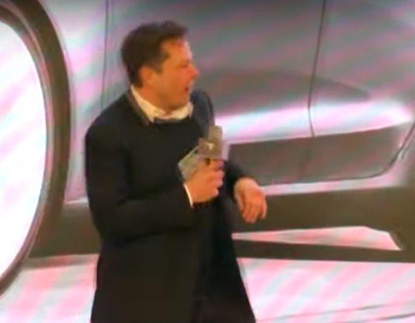 Elon Musk'ın ilginç dansı