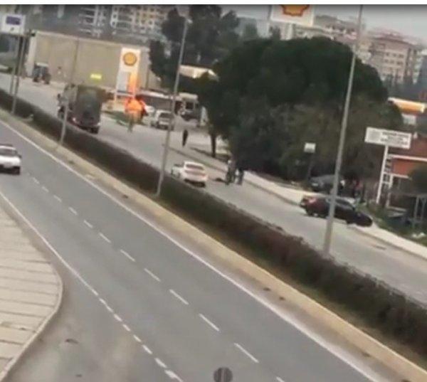 İzmir'de köpekten kaçan 13 yaşındaki kıza araç çarptı