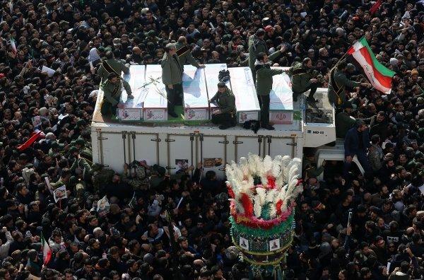 İran'ın en büyük 2 cenaze töreni de skandalla sonuçlandı