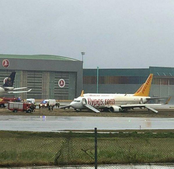 Sabiha Gökçen'de yolcu uçağı pistten çıktı