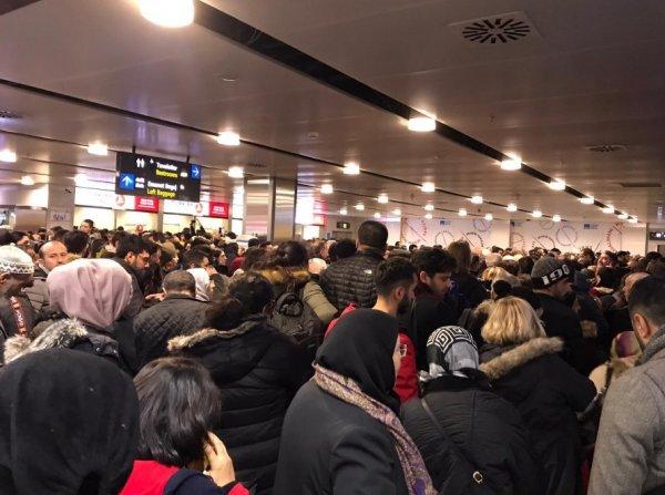 Uçağın pistten çıktığı Sabiha Gökçen’de yolcu yoğunluğu