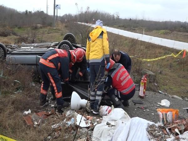 Otomobil takla attı, ehliyetsiz genç öldü
