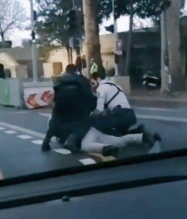 Fransa'da bir kişi polisin uyguladığı şiddet sonucu öldü