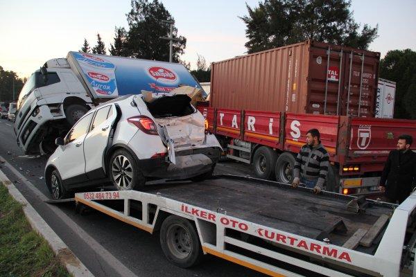 İzmir'de zincirleme trafik kazası: 6 yaralı