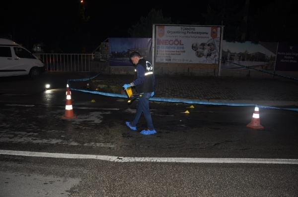 Katil zanlısının yakınları duruşma çıkışı saldırdı