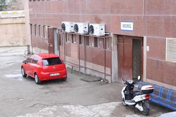 Bıçakla yaralandı, ağzı toprakla doldurulup boğuldu